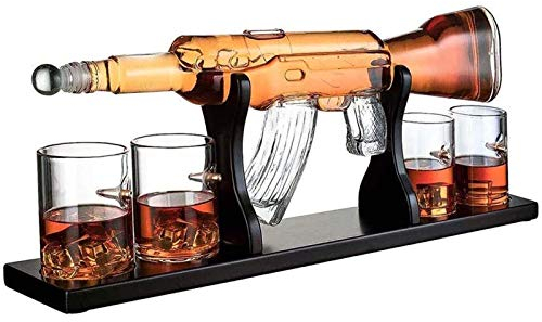 AK47 Big Pistol Whisky Decanter Set de carafe à décanter 1000 ml avec 4 verres Bullet Idéal pour vodka, rhum, tequila – Verre à brandy dans un emballage sûr – Base en bois