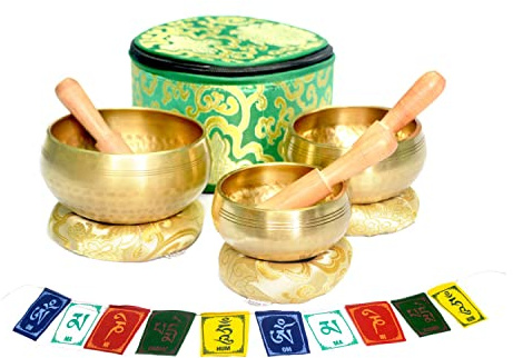 Tibetische Klangschale 3er Set Authentic 7 Metals Meditation Soundschale für Yoga, Entspannung, Chakra Bowl, handgefertigt, kommt mit Gebetsfahne, 3 Holzhammer, Seidenkissen, Brokatbox