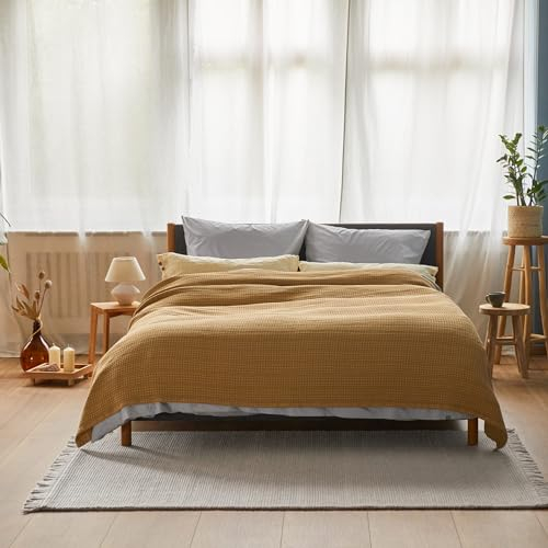 URBANARA Tagesdecke/Plaid Anadia 275x265 cm – 100% Reine Baumwolle – weiche Decke als Bettüberwurf oder Kuscheldecke im Wohnzimmer, Schlafzimmer, Garten oder auf dem Balkon – Jacquard-Bindung - Kork