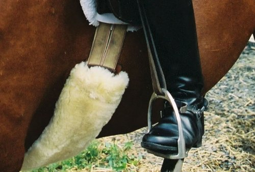 Engel Reitsport | Lammfell Bauchgurtschoner 60x12cm Fell medizinisch (Bagu)