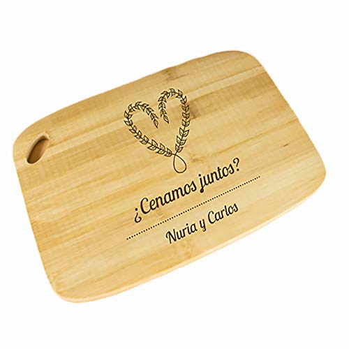 Regalo personalizado para parejas: tabla de corte de madera de bambú grabada con un corazón y el texto y nombres que tú quieras