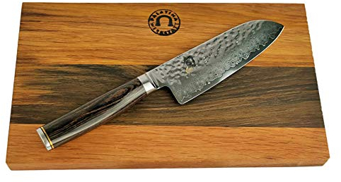 Kai Shun Tim Mälzer ultrascharfes handliches kleines Santoku Messer 14cm Damastklinge + Schneidebrett aus Fassholz 30x18 cm, TDM-1727