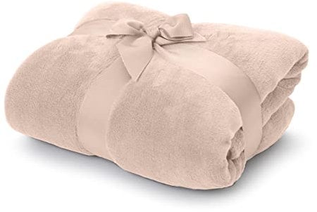 Lumaland Kuscheldecke 220x240cm aus herrlich kuscheligem 100% Coral Fleece | Warme & atmungsaktive Sofadecke aus besonders weichen Fasern zum Entspannen drinnen oder draussen [Hellrosa]