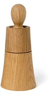 Spring Copenhagen Mini Mrs. Salt - Charmanter Salzstreuer | 7 x 7 x 16 cm | Küche & Esstisch | Holz (FSC-Eiche) | Designer-Kollektion | Design von mencke&vagnby | Ausgewählte Designgeschenke