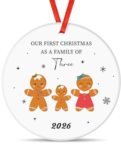 Tenare Keramikkugel mit Motiv First Christmas as a Gingerbread Man, vierköpfige Familie, personalisierbar, Geschenk für die erste Weihnachtsfeier, Geschenk für neue Eltern