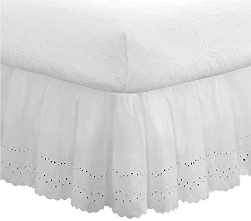 FRESH IDEAS FRE30018WHIT02 Bettvolant mit Lochmuster, bestickte Details, extra lang, 45,7 cm Falllänge, Gerafftes Styling, voll, weiß