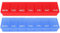 com-four® 2X Medikamentendosierer auf ENGLISCH - Medikamenten-Box für 7 Tage - Pillendose - Tablettendose - Tablettenbox - Wochendosierer zur Aufbewahrung [ENGLISCH] (rot + blau)