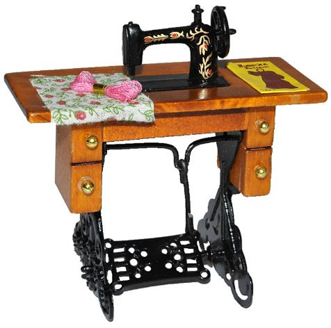 alles-meine.de GmbH Miniatur Nähmaschine mit Tisch - für Puppenstube Maßstab 1:12 - Nähmaschinentisch Puppenhaus Puppenküche klein Stoff Garn Schnittmuster