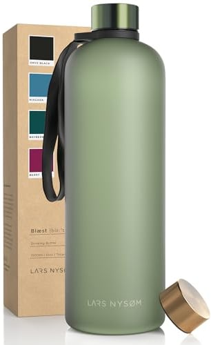 LARS NYSØM Botella de Agua 1,5l | Botella Agua | Cantimplora Deportiva Tritan Ultraligera a Prueba de Fugas, Apta para el Ácido Carbónico | 2 Tapas Incluidas (Sage Green, XL 1500ml)