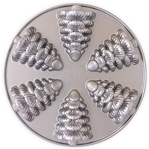 Nordic Ware Evergreen Cakelet Pan, Christmas Baking Tin, Cast Aluminium Cake Tin, Muffin Tray for Mini Cakes, Made in The USA, Colour: Silver