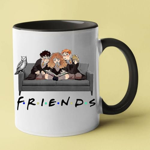 Taza Magique Design Friends Harry, taza de cerámica con ilustración de personajes en el sofá, blanco y negro, 325 ml