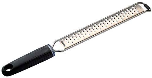 PIAZZA - Grattugia Formaggio Manuale in Acciaio Inox - Manico Antiscivolo 38.5cm – Lama Extra Spessa 22x3.5cm - Ideale anche per Verdure, Limone, Mela, Patate, Carote, Agrumi