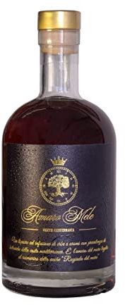 Amaro Mele, risalta sapori e profumi del Mediterraneo esaltando la prevalenza di botaniche quali il Rosmarino, il Timo, la Salvia e l'Alloro.