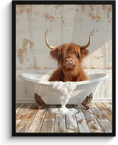MuchoWow© Bilder mit Rahmen Poster Wanddekoration Wohnzimmer Deko Modern | 60x80 cm - Geschenke Bilderrahmen Schottischer Highlander - Badewanne - Vintage - Kuh