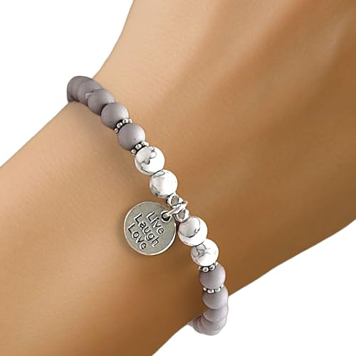 Addams Collection Handgefertigtes Stretch-Armband mit „Live Laugh Love-Anhänger – Motivierendes Perlenarmband für Damen – Inspirierendes Geschenk für Sie – Grau und Weiß Minimalistischer Schmuck
