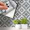WALPLUS Selbstklebende Fliesenaufkleber Badezimmer 15x15cm Fliesenfolie Küche Abnehmbare Starke Haftung Selbstklebende Fliesen Küche Nahtlos Antique Floral Fliesenaufkleber Grau 24 Stück
