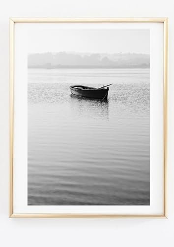 Din A4 Kunstdruck - ohne Rahmen - Boot im See - Foto Schwarz-Weiss Natur Wasser Druck Poster Bild