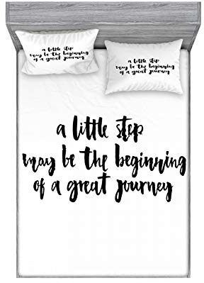 ABAKUHAUS inspirativ Buntes Spannbetttuch- und Kissen-Set, Little Step Journey, Dekoratives und Bedrucktes 3-teiliges Bettwäscheset, 180 cm x 200 cm, Schwarz und weiß