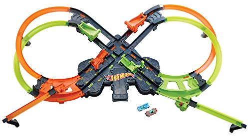 Hot Wheels Colossal Crash Track Set, Figure 8 Track Set, Competitive Play, Aerial Stunts, Toys for Boys Age 5 and up