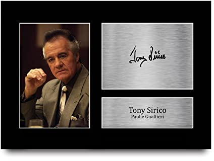 HWC Trading A4 Tony Sirico Sopranos Geschenke Gedrucktes Signiertes Autogramm Foto für Fans von Fernsehshows