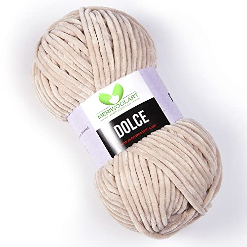 MeriWoolArt Chenille Garn zum Stricken und Häkeln Heller Sand - 100 g und 120 m Samt-Wolle - 100% Flauschige Polyester Strickgarn für Amigurumi Kissen Decken weiche Kleidung Geschenke
