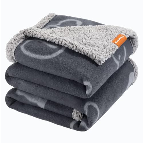 PETTOM Hundedecke Wasserdicht, 127 x 100 cm Sherpa Fleece Decke Hund, für Mittelgroße und Große Hunde, Katzendecke Flauschig und Weich, Hundedecke Sofa mit Doppelter Seite Waschbar, Grau