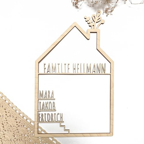 Personalisiertes Deko Haus mit Familienname und Namen aus Holz - individuelle Wanddeko - Türschild - Geschenk zur Hochzeit oder Einweihung - Haustür Dekoration Einzug