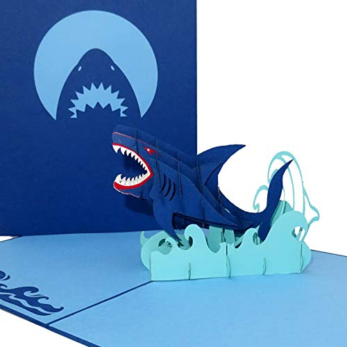 3D Geburtstagskarte „Hai – Shark Attack“ - große Pop Up Karte mit Umschlag als Grußkarte, Einladung, Haifisch Deko, Geschenkidee & lustige Einladungskarte zum Angeln & für Angler