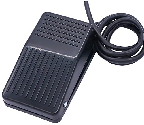 Taiss Interrupteur à pédale Momentané SPDT NO NC 10A 250VAC Commutateur de Pédale en plastique noir pour l ’ industrie CNC avec câble de 1 mètre TFS-1