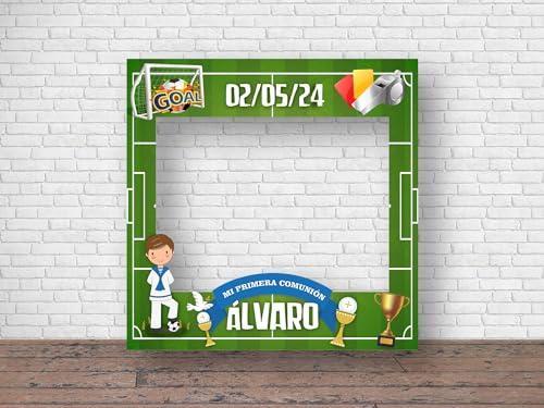 Fotokarton für Kommunion Fußballfeld personalisierbar Name und Datum | 100 x 100 cm | preisgünstig und originell | gestanzt