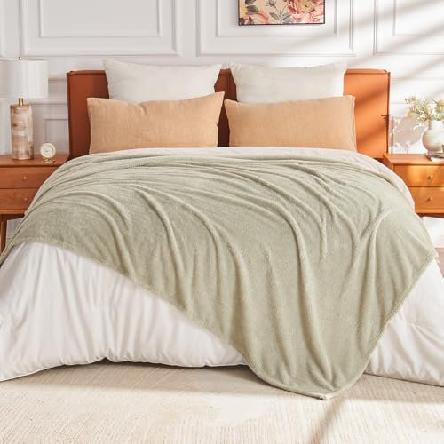 EMME Coperta Plaid Pile in Flanella - 150 x 200 cm, Coperta Sherpa Morbida e Soffice, Coperta Pile Calda, Coperta Letto, Coperta per Divano o Picnic, Verde salvia