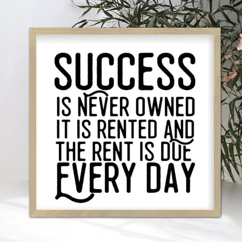 Rustikales gerahmtes Holzschild mit Aufschrift Success Is Never Owned It Is Rented And The Rent Is Due Everyday, motivierendes Holzschild, Heimdekoration, lustiges Bauernhaus-Schild, Wandkunst für