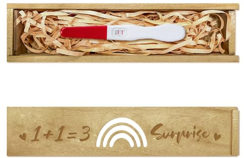 CHGCRAFT Andenkenbox Regenbogen Herz Holz 20x5x3cm | Holz Geschenkbox mit Raffiaband und Schloss Perfekt für Schwangerschaftsankündigung