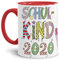 Tassendruck Geschenk Tasse zur Einschulung für Kinder mit Spruch - SCHULKIND 2020 - Geschenkidee zum Schulanfang/Erinnerung Schulbeginn/Erstklässler 2020 Mädchen - Innen & Henkel Rot