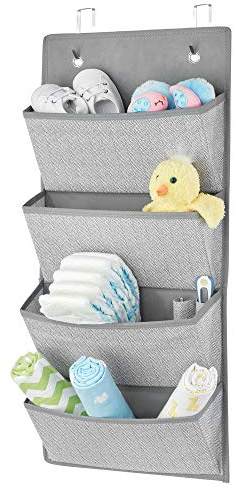 mDesign Hängeaufbewahrung mit 4 großen Taschen – Kinderzimmer Aufbewahrung für Kinderschuhe, Accessoires und Kleidung – Taschengarderobe zum Hängen – grau