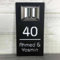 Letrero de puerta personalizado personalizado con luz LED solar moderna para residencia, placa de dirección 3D cortada con láser, placa de dirección para exteriores (blanco y negro)