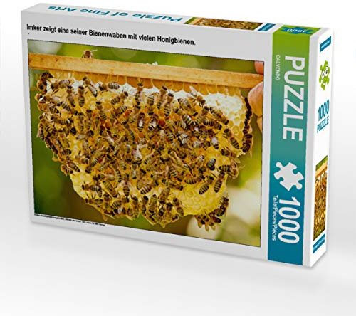 CALVENDO Puzzle Imker zeigt eine Seiner Bienenwaben mit vielen Honigbienen. 1000 Teile Puzzle quer | Lege-Größe cm Foto-Puzzle für glückliche Stunden