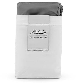 MATADOR Pocket Blanket 4,0 - Weiß (Sitzplätze 2-4); Ultraleicht Picknickdecke mit Pflöcken; Faltbare Picknickdecke für Trockenes Sitzen; Stranddecke Sandfrei für Konzert, Wandern, Camping