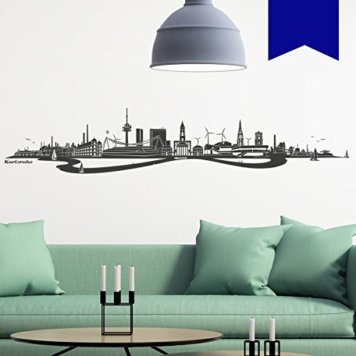 WANDKINGS Wandtattoo - Skyline Karlsruhe (mit Fluss) - 135 x 26 cm - Verkehrsblau - Wähle aus 6 Größen & 35 Farben