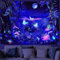 Tokusyou Pilz Wandteppich Schwarzlicht UV Reaktive Schmetterling Mond Psychedelic Wald Tapisserie Wandtuch Pflanze Landschaft Tapestry Wandbehang Dekoration für Schlafzimmer Wohnzimmer, 150x210cm