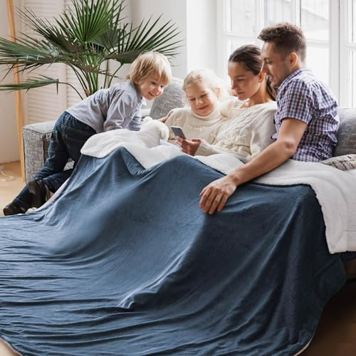 Bedsure GentleSoft - Cobijas de forro polar sherpa de gran tamaño California King para cama, gruesas y cálidas, manta grande de felpa suave para invierno, azul pizarra, 112 x 98 pulgadas