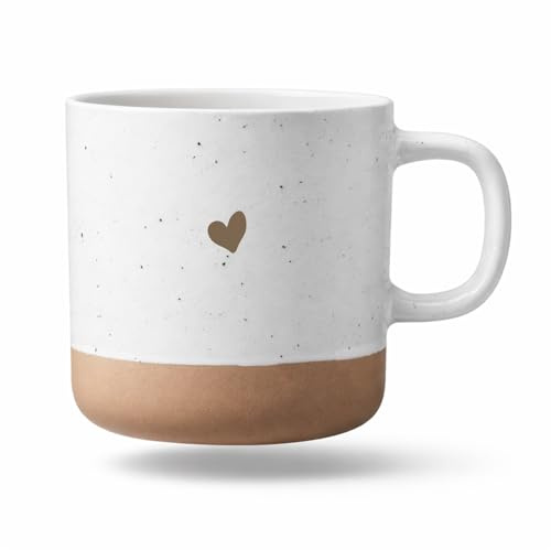 Bergliebe Keramiktasse Motiv | Liebestasse | Kaffeetasse | Teebecher weiß mit beigem Boden | Geschenk für Partner, Freundin | Lieblingsmensch | 360 ml Pohmer Design (Herz)