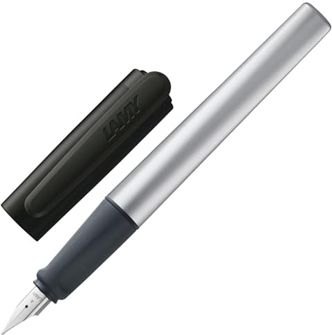 Lamy nexx black Füller - Füllhalter mit rutschfestem Griff & polierter Linkshänder-Stahlfeder (LH) in Strichbreite M - dreieckiges Gehäuse aus Aluminium - inkl. Tintenpatrone T 10 blau