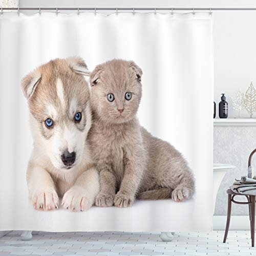 ABAKUHAUS Hund und Katze Duschvorhang, Cuddling Tiere, Stoffliches Gewebe Badezimmerdekorationsset mit Haken, 175 x 200 cm, Weiß Warm Taupe