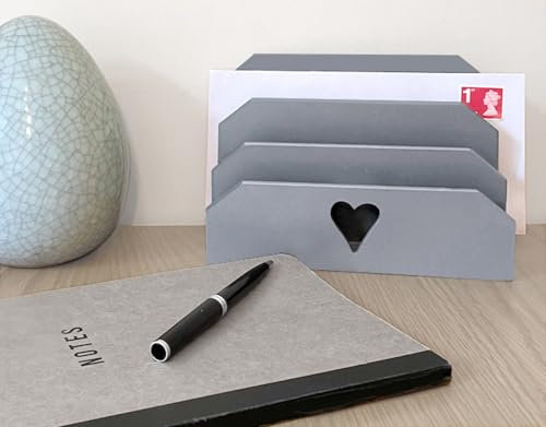 Briefständer mit Herzfenster, grau Holz