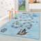 HomebyHome Kurzflor Kinderteppich für Jungen und Mädchen 100 x 150 cm Blau Pirat Design - Waschbarer Teppich Extra Weich und Antiallergen - Teppich für Kinderzimmer, Babyzimmer und Spielzimmer