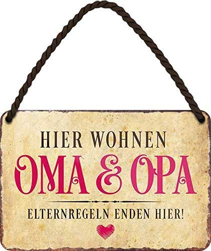 schilderkreis24 – Blechschild Lustiger Spruch “Hier wohnen Oma Opa Elternregeln.“ Pension Hauseingang Geschenkidee Geschenk Geburtstag Weihnachten Großeltern Rentner Senioren Enkelkinder 18x12 cm
