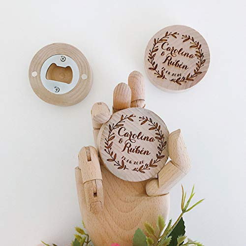 MONAMÍ - Abridor de Madera Personalizado con imán, diámetro de 6 cm. Regalo Ideal para Bodas, comuniones, Bautizo, Regalo de Empresa o Eventos.