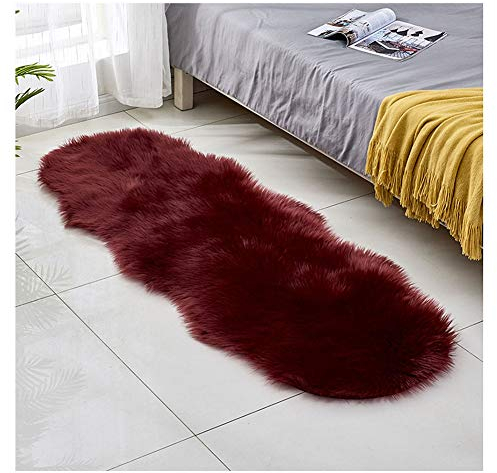 DAIHAN Faux Lammfell Schaffell Teppich, Flauschiger Kunstfell in Super weich Lammfellimitat Teppich Longhair Fell für Schlafzimmer, Sofa, Dekoration Weinrot 60 * 180cm