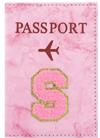 ILIYAH Porta passaporto personalizzato con iniziale, lettera in ciniglia rosa marmo, custodia per passaporto in pelle PU impermeabile, simpatico regalo da viaggio per donne e ragazze, Rosa S, 11*8